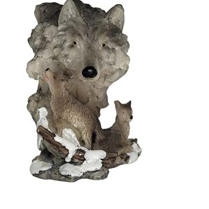 Wolf & cubs figurine 🐺